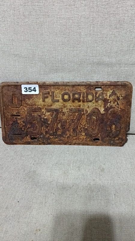 Matrícula Antigua de Florida con Desgaste y Óxido