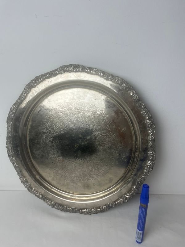 Centro de Mesa Redondo en Platería Cincelada