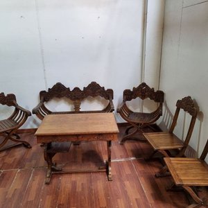 Lote anterior: Juego de Living y Comedor Rústico Español en Madera Tallada: Mesa Ratona, 2 Sillones Curules, Banco y 2 Sillas