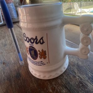 Jarra de Loza Blanca Coors Beer con Monograma - imagen 4
