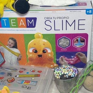 Lote de Juguetes: Peluches, Pistolas, Reproductor CD Panasonic y Más - imagen 36