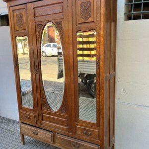 Ropero Antiguo de Roble con 3 Puertas, Espejo Biselado y 4 Cajones - imagen 2