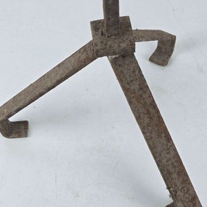Antiguo Soporte de Hierro Forjado con Gancho - imagen 5