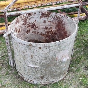 Tacho de Obra Grande de Metal - imagen 3