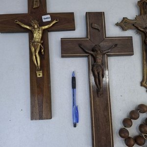 Lote de 7 Cruces y Rosario con Diseños Variados - imagen 3