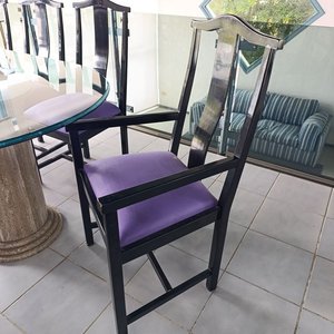 Juego de 6 Sillas de Madera Negra con Tapizado Violeta - imagen 2