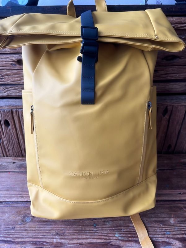 Mochila Gastón Luga Amarilla Impermeable para Notebook