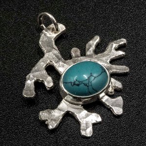 Lote siguiente: Colgante de Plata 950 con Turquesa