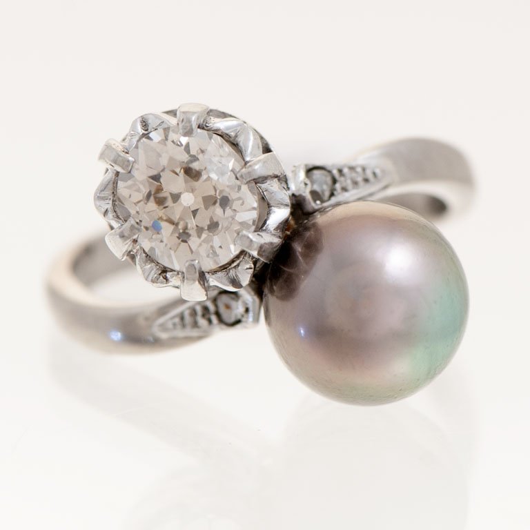 Lote anterior: Anillo de oro con brillante y perla