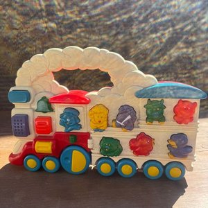 Lote siguiente: Juguete Musical Tren de Plástico para Niños