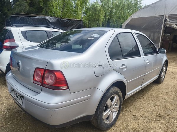 Volkswagen Bora 2.0 Gris Plata