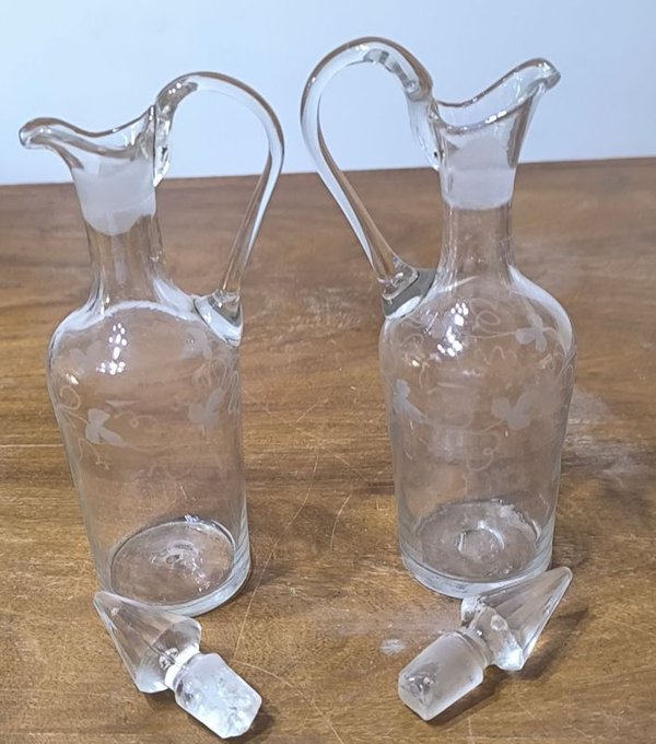 Set de aceitera y vinagrera de vidrio labrado - imagen 4