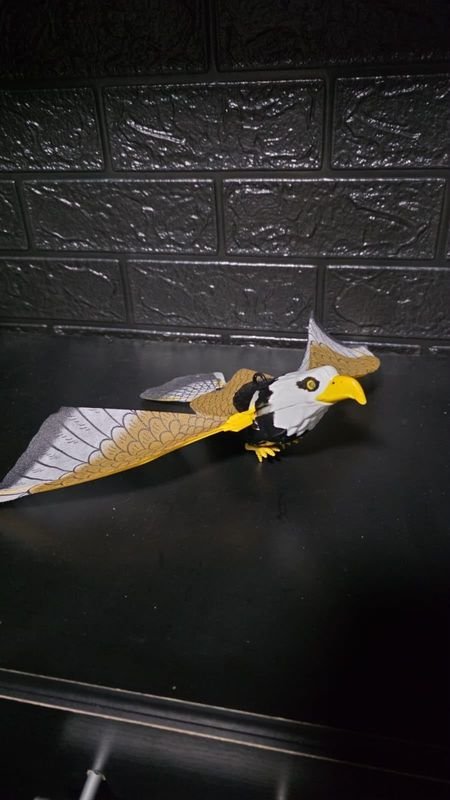Águila de Juguete a Pilas con Sonido y Movimiento