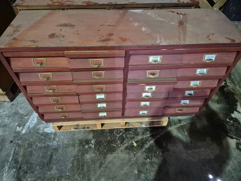 Antiguo Fichero de 24 Cajones en Buen Estado - imagen 2