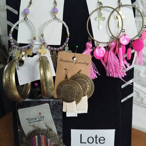 Lote siguiente: Lote de 20 Caravanas Surtidas Estilo Retro y Argolla
