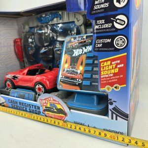 Taller de Servicio Hot Wheels con Coche Rojo y Accesorios - imagen 9