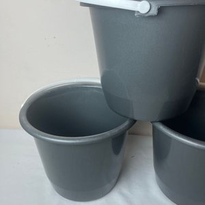 Set de 3 Baldes Plásticos Nuevos Grises - imagen 5