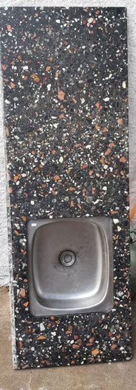 Lote siguiente: Granito con fregadero de acero inoxidable