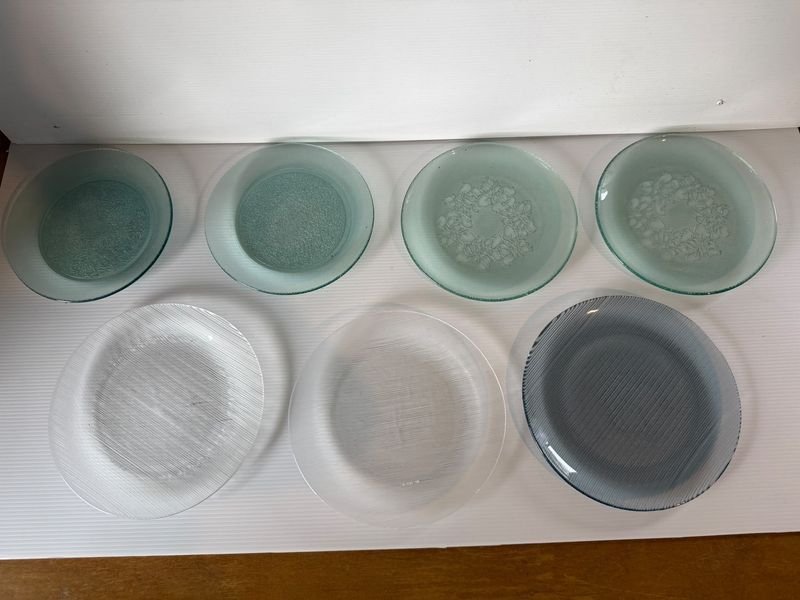 Juego de 7 Platos de Vidrio Transparente y Verde
