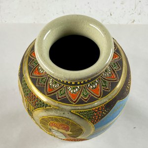 Florero Oriental de Porcelana con Diseño de Montañas y Figuras - imagen 2