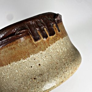 Macetero de cerámica artesanal firmado - imagen 4