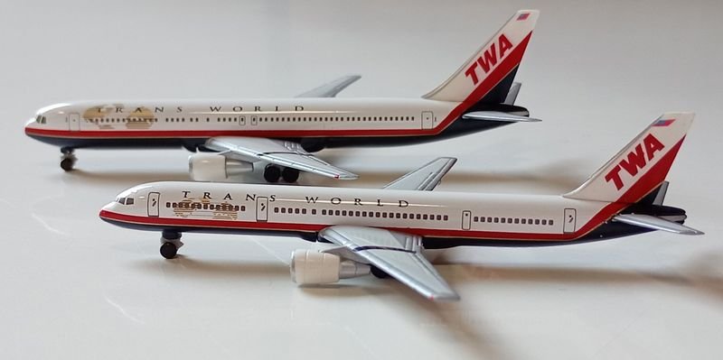 Lote de 2 Aviones a Escala Herpa TWA B757 y B767-300
