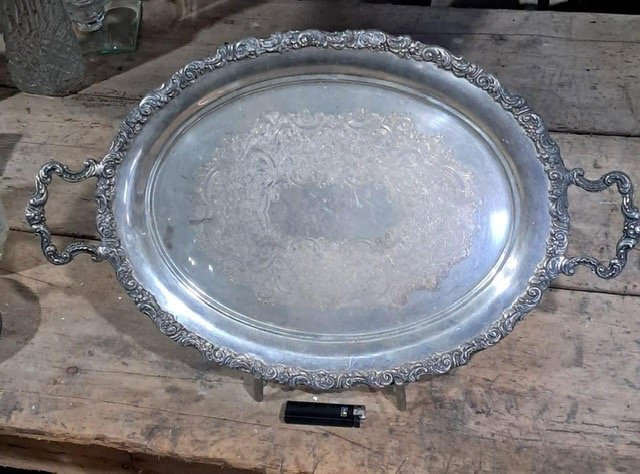 Lote anterior: Bandeja de plata grande con encendedor
