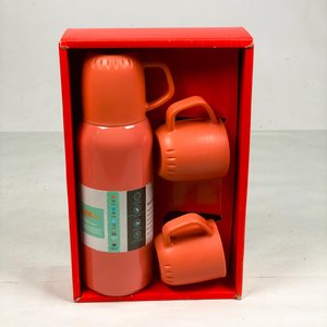 Lote anterior: Set de Termo y Tazas Naranja para Camping en Caja