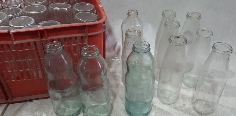 Bolsas de vidrio y latas vacías - imagen 2