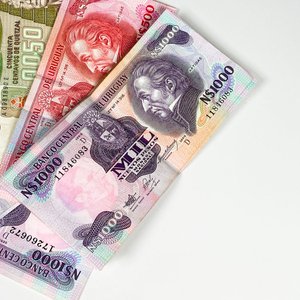 Lote de Billetes Varios: Uruguay y Guatemala - imagen 5