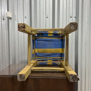 Banco de Madera Amarillo y Azul con Asiento de Malla - imagen 9