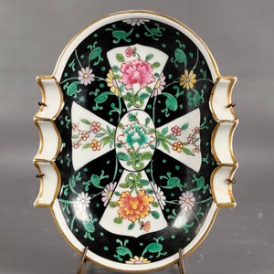 Lote anterior: Cenicero Herend de Porcelana con Diseño Floral y Soporte para Colgar