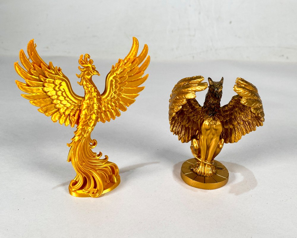 Figuras Mitológicas Doradas: Ave Fénix y Hipogrifo