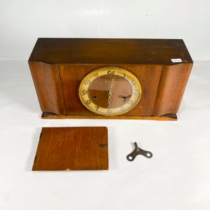 Reloj de Sobremesa de Madera con Llave - imagen 2