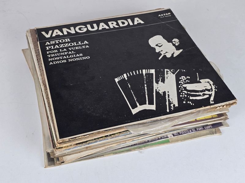 Selección de Vinilos de Música Latinoamericana: Piazzolla, Gardel, Goyeneche y más