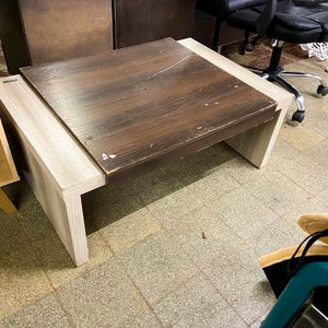 Lote siguiente: Mesa de centro moderna de madera
