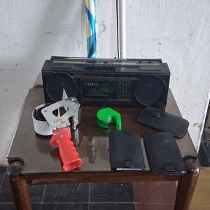 Lote siguiente: Grabador( solo fm) portacintas, parasoles y mas