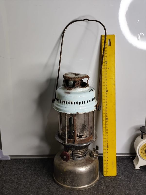 Farol Antiguo Grande de Metal con Detalles a la Vista - imagen 1
