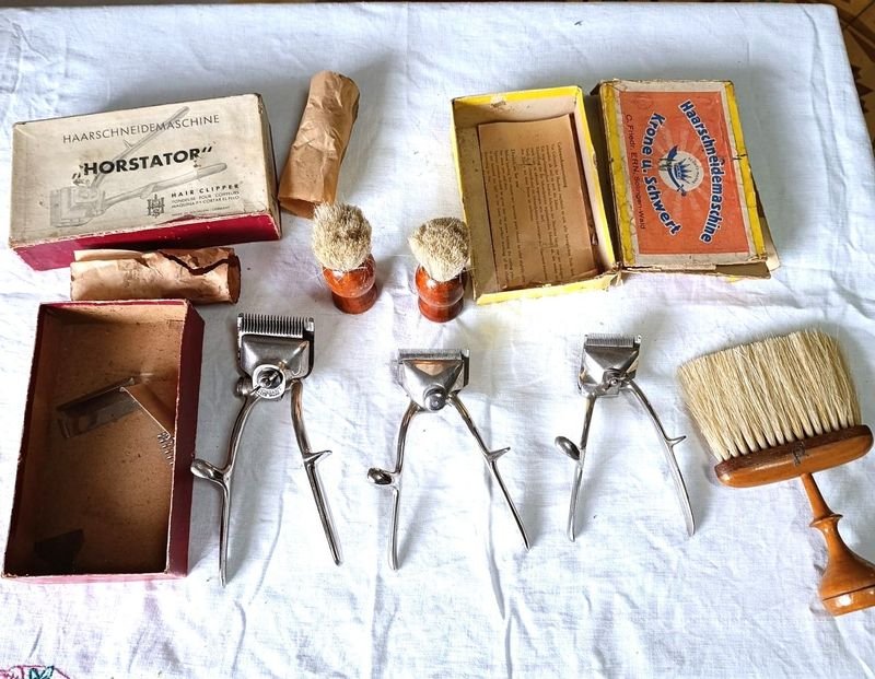 Lote de Cortapelos Manuales Antiguos "Horstator" y Brochas