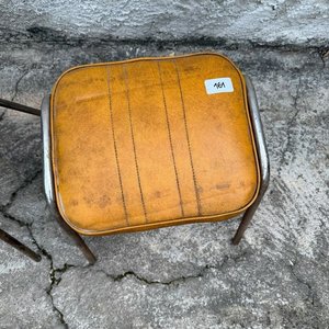 Par de Banquetas con Asiento de Pantazote y Estructura Metálica - imagen 2