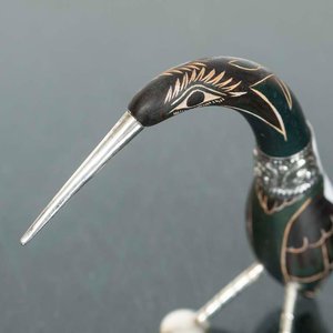 Figura Decorativa de Ave con Apliques de Plata Peruana - imagen 2