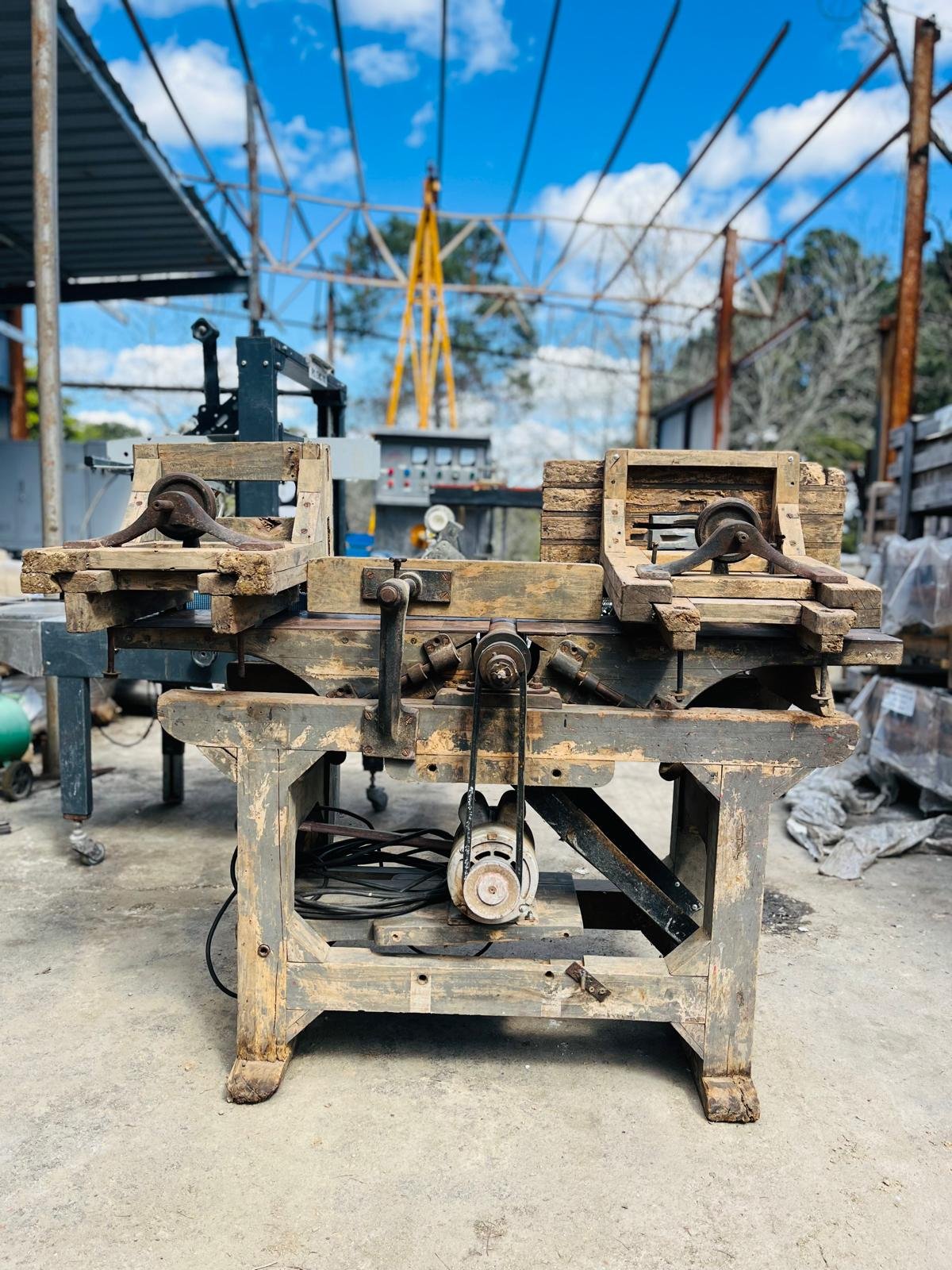 Antigua Máquina Combinada de Carpintería con Motor Funcional