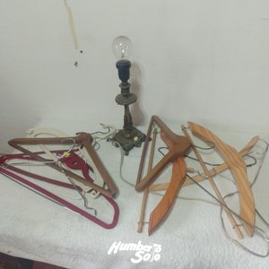 antigua portátil de bronce y 10 perchas - imagen 2