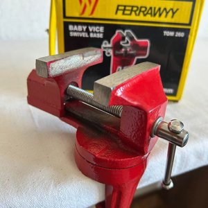 Morza "Baby Vice Swivel Base" Ferrawy TOM 260 Roja - imagen 4