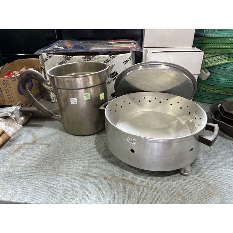 Lote siguiente: Jarra de metal y calentador de comida para almacenamiento y cocción