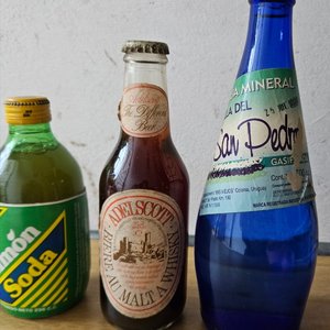 Lote de Mini Botellas de Licor, Aceite de Oliva y Bebidas Varias - imagen 3