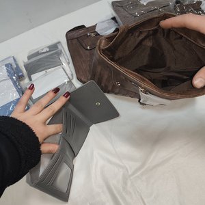 Lote de 16 Accesorios de Moda: Carteras, Billeteras, Monederos y Porta-celulares en Eco Cuero - imagen 4