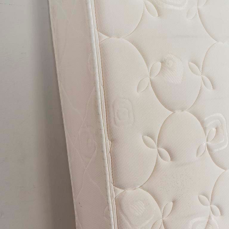 Colchón de 1 plaza duciel color blanco con manchas - imagen 2