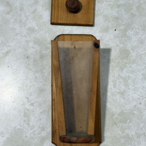 Exhibidor de Pared para Botellas en Madera con Dosificador - imagen 6