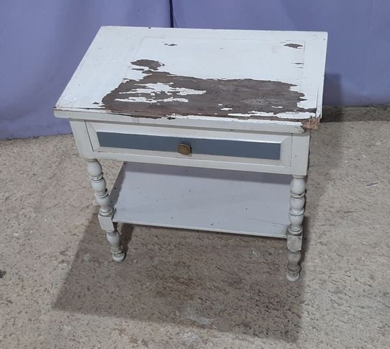 Lote siguiente: MESA DE LUZ PINTURA BLANCA CAJON/ESTANTE